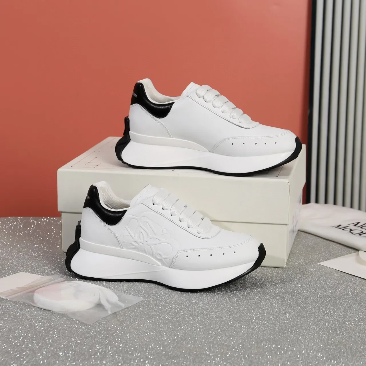 Alexander McQueen Oversized Sneaker White and Black Lifestyle Sneakers 7