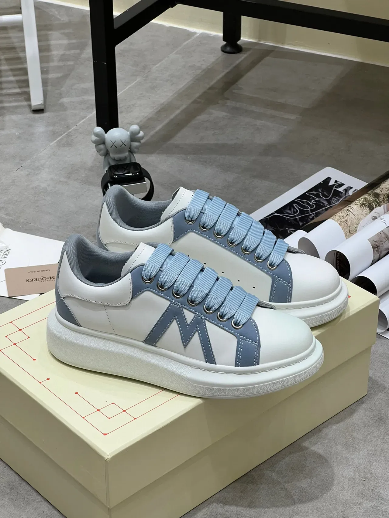 Alexander McQueen Tênis Lifestyle Oversized Branco e Azul Claro 9