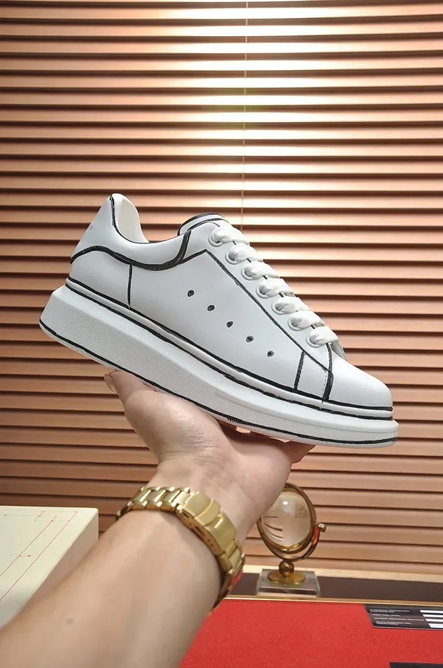 Alexander McQueen Sneakers Oversized Blanc Noir Cuir Couture en Relief Style de Vie 7