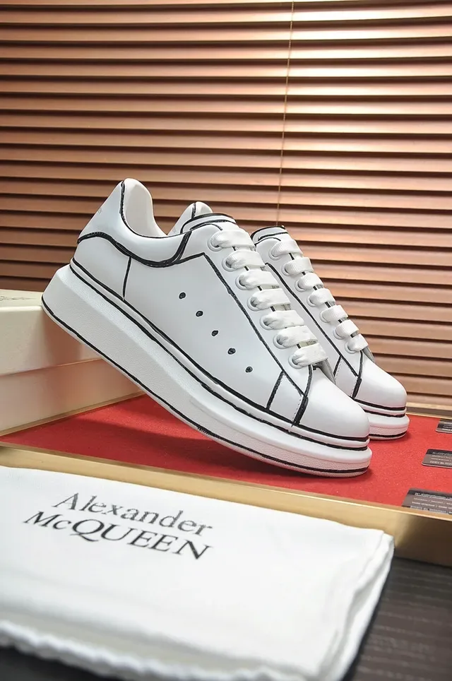 Alexander McQueen Sneakers Oversized Blanc Noir Cuir Couture en Relief Style de Vie 8