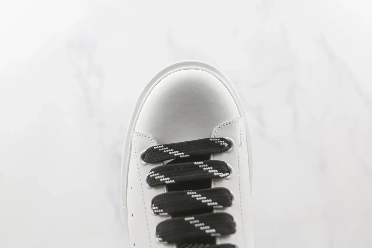 Alexander McQueen Oversized Sneaker सफेद काला Lifestyle Sneakers 6