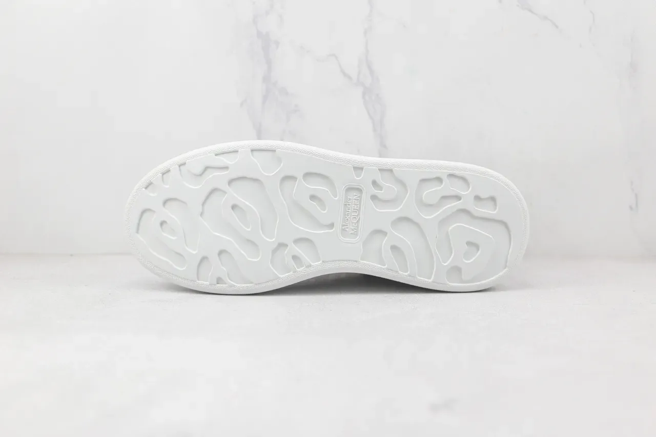 Alexander McQueen Oversized Sneaker सफेद काला Lifestyle Sneakers 8