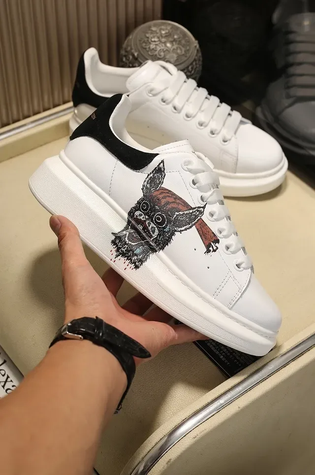 Alexander McQueen ওভারসাইজড স্নিকার সাদা কালো সিলুয়েট ঘন প্ল্যাটফর্ম সোল লাইফস্টাইল স্নিকার 6