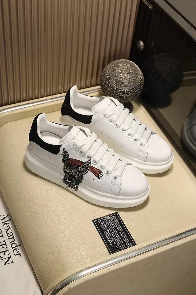 Alexander McQueen ওভারসাইজড স্নিকার সাদা কালো সিলুয়েট ঘন প্ল্যাটফর্ম সোল লাইফস্টাইল স্নিকার 7