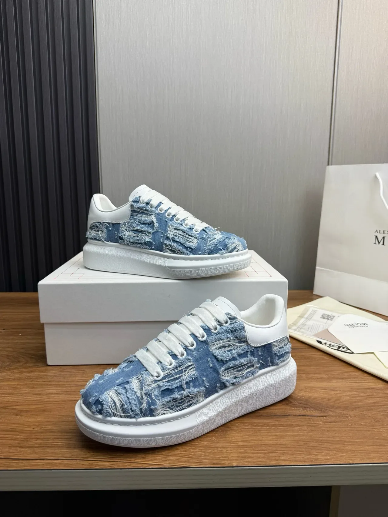 ألكسندر ماكوين حذاء رياضي oversized أبيض أزرق سولة منصة بدون أربطة slip-on حذاء أسلوب حياة 5