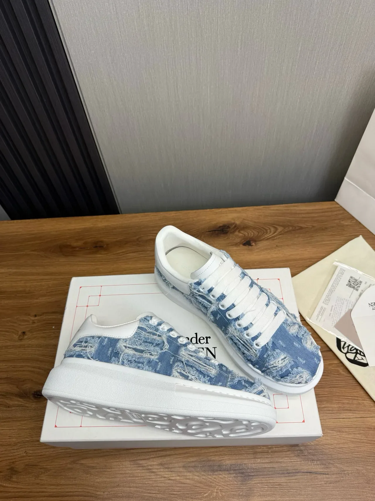ألكسندر ماكوين حذاء رياضي oversized أبيض أزرق سولة منصة بدون أربطة slip-on حذاء أسلوب حياة 6