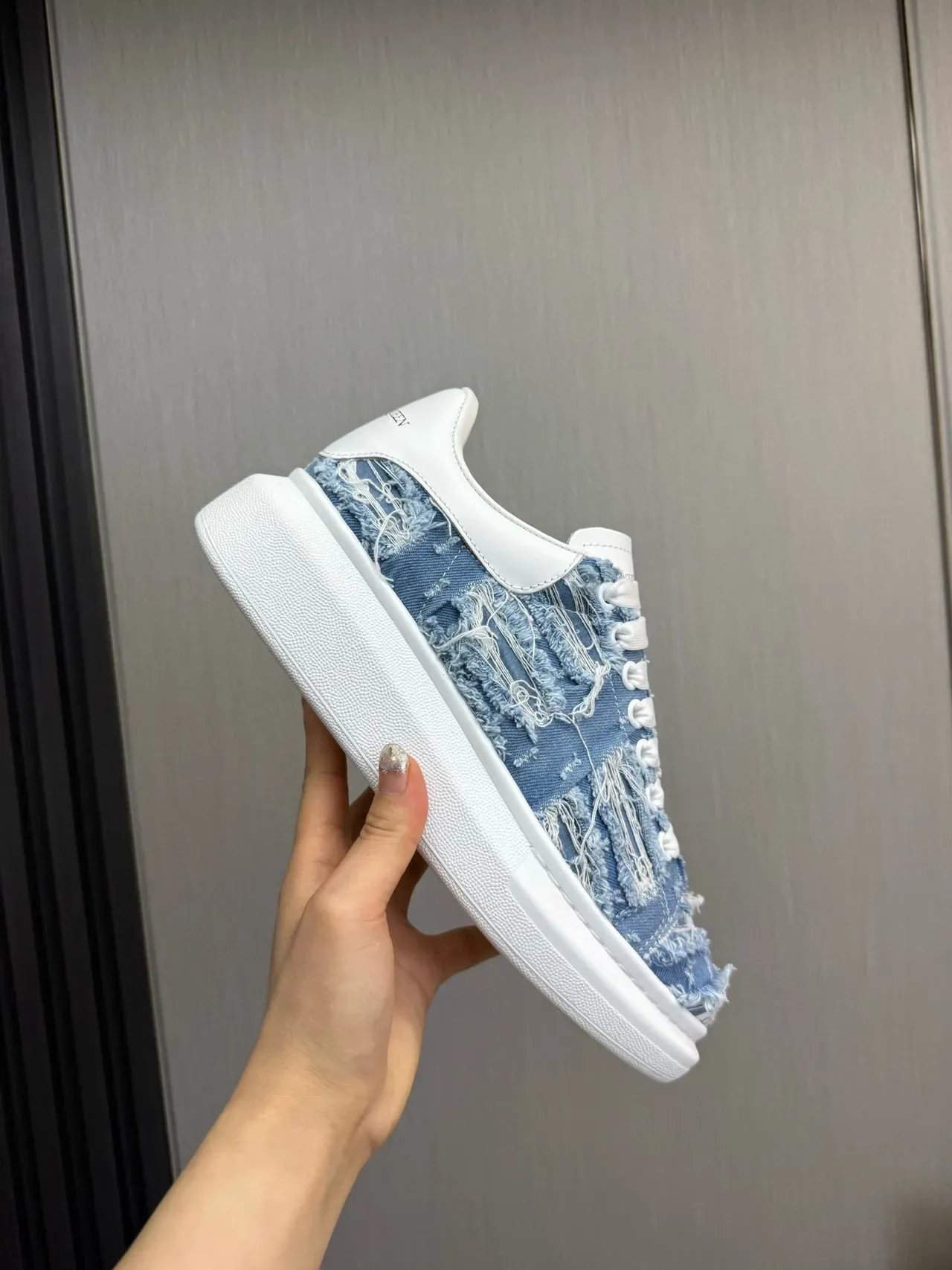 ألكسندر ماكوين حذاء رياضي oversized أبيض أزرق سولة منصة بدون أربطة slip-on حذاء أسلوب حياة 7