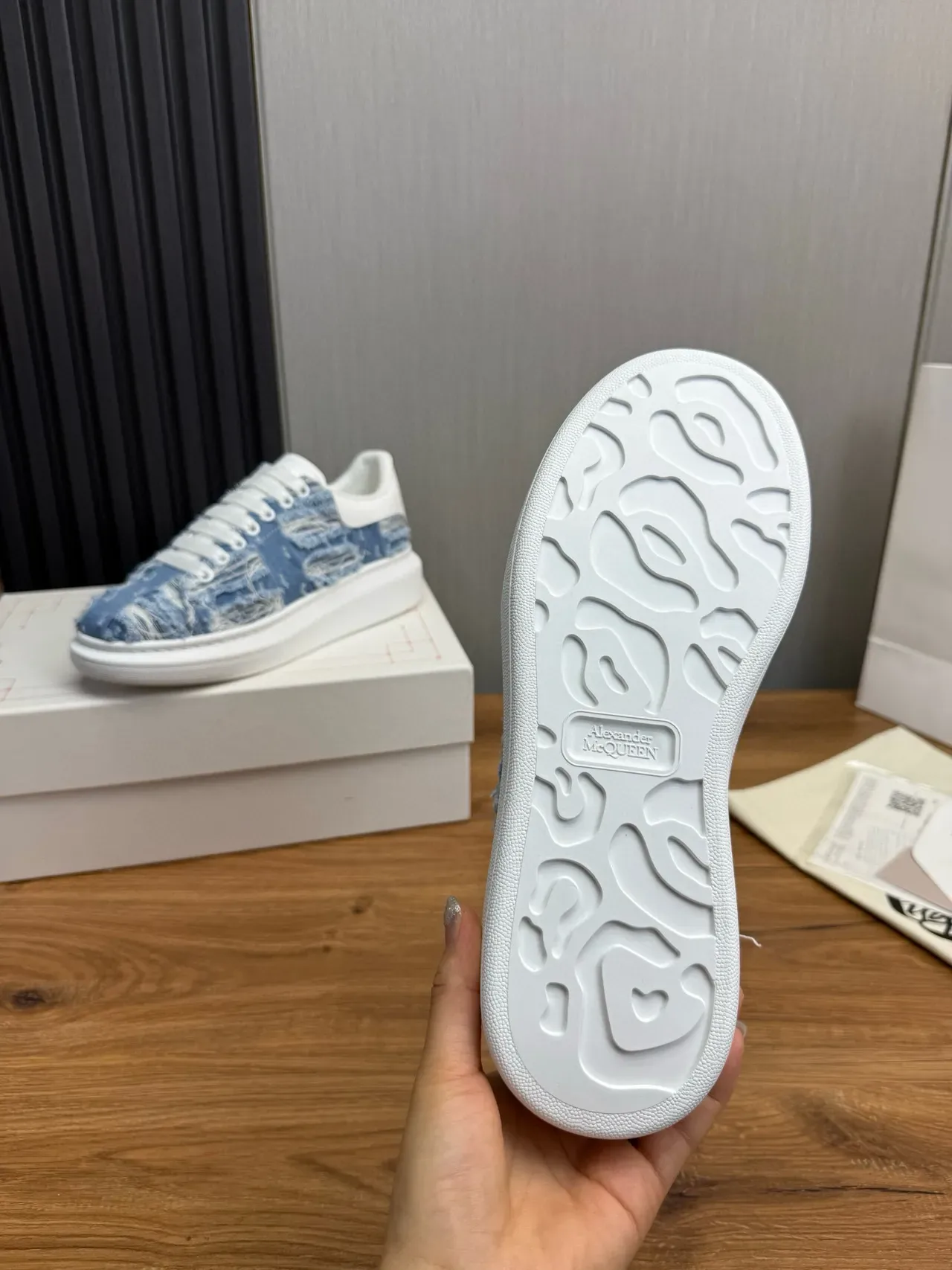 ألكسندر ماكوين حذاء رياضي oversized أبيض أزرق سولة منصة بدون أربطة slip-on حذاء أسلوب حياة 9