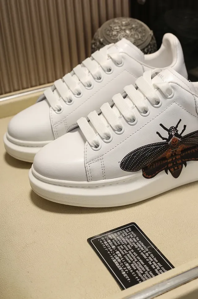 Alexander McQueen ওভারসাইজড সাদা এমব্রয়ডারি ইনসেক্ট লাইফস্টাইল স্নিকার্স 4