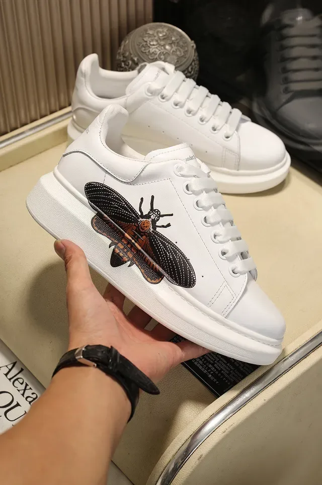Alexander McQueen ওভারসাইজড সাদা এমব্রয়ডারি ইনসেক্ট লাইফস্টাইল স্নিকার্স 6