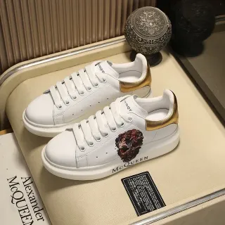 Alexander McQueen ओवरसाइज स्नीकर सफेद सोने का खोपड़ी लाइफस्टाइल स्नीकर