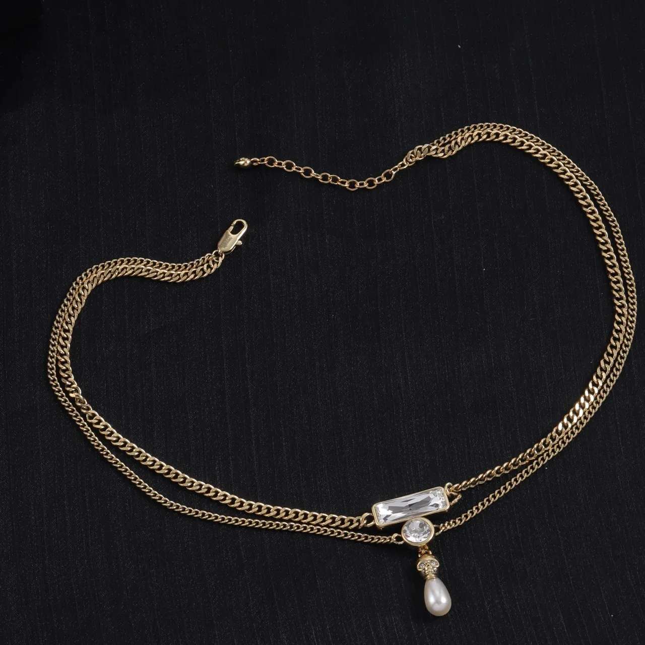 Alexander McQueen Colar com pingente de caveira e pérola Corrente Curb dupla prata e dourado Motivo de colar 3