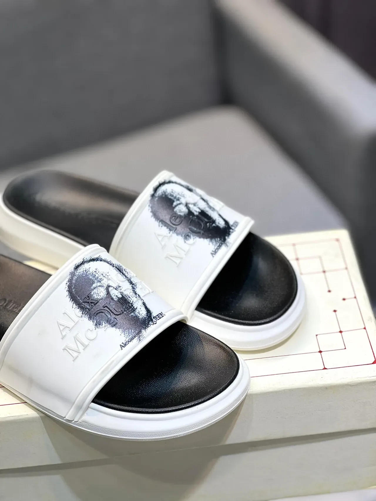 Alexander McQueen Slide White and Black Slippers 9