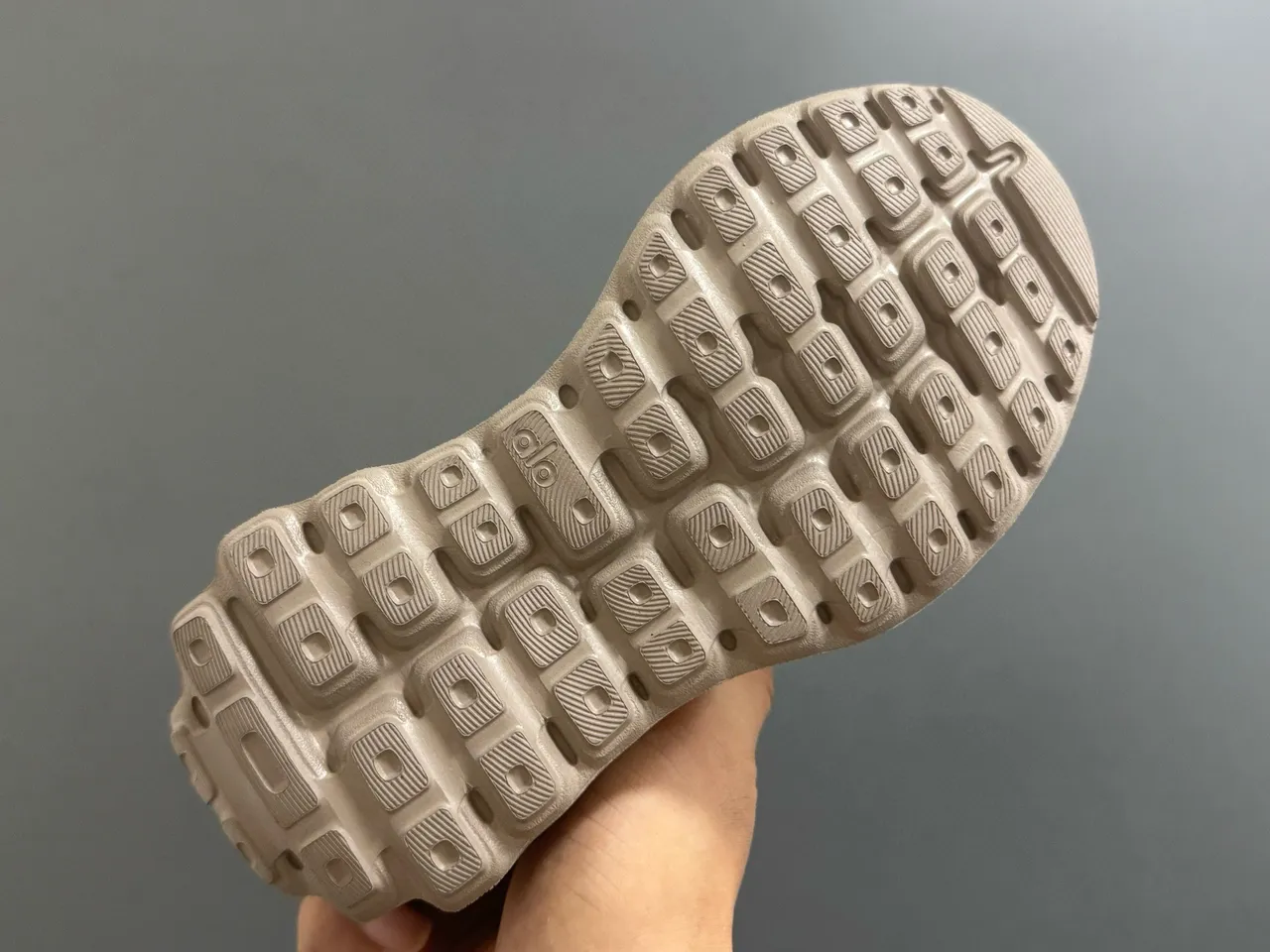 Alo Brown Engineered Mesh Upper Sculpted Wave-Midsole Sneakers 16