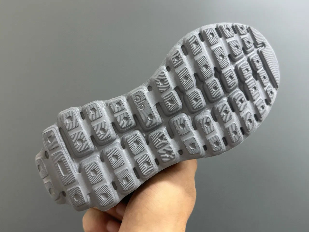 Alo Brown Engineered Mesh Upper Sculpted Wave-Midsole Sneakers 21