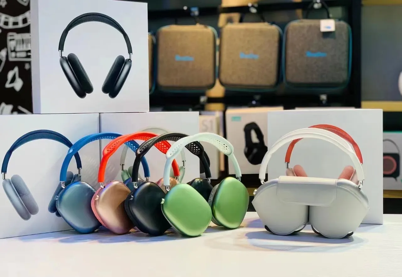 Apple AirPods Max Over-Ear Headphones 1