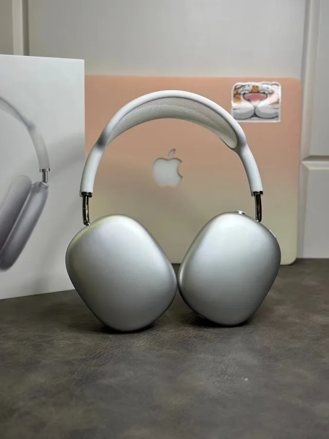 Apple AirPods Max White and Black Over-Ear Headphones 3