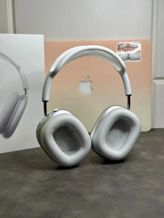 Apple AirPods Max White and Black Over-Ear Headphones 4