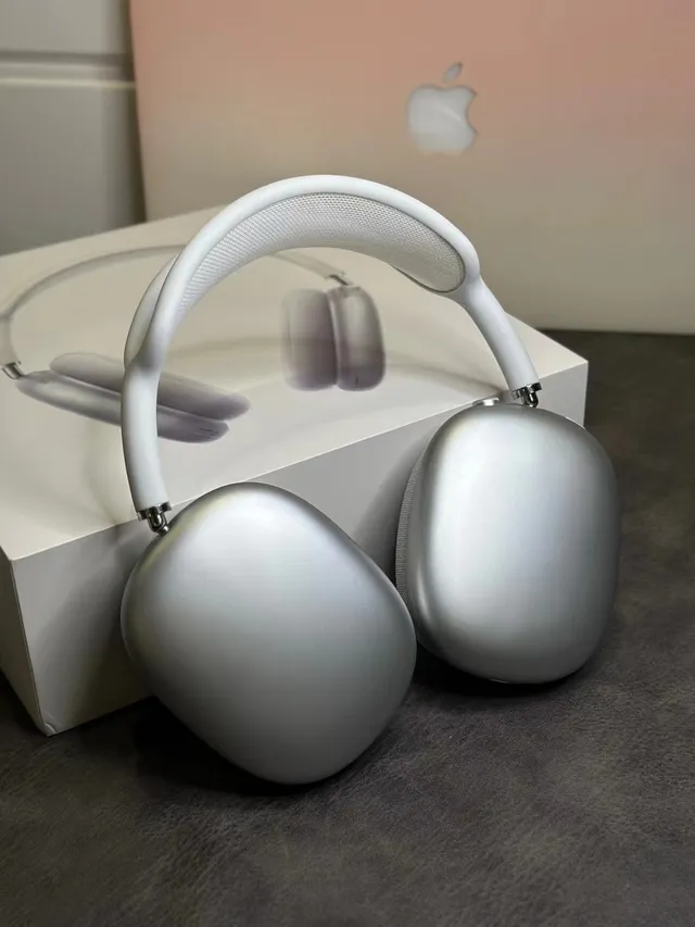 Apple AirPods Max White and Black Over-Ear Headphones 5