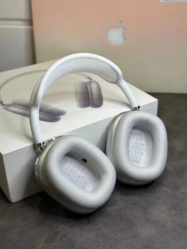 Apple AirPods Max White and Black Over-Ear Headphones 7