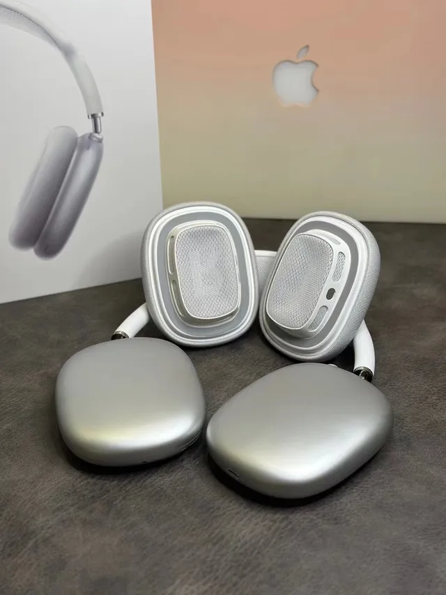Apple AirPods Max White and Black Over-Ear Headphones 8