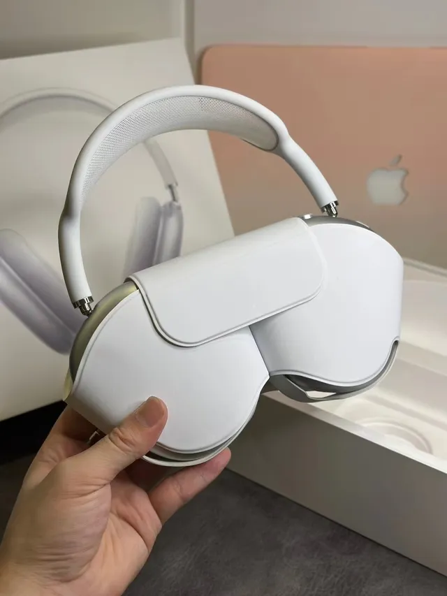 Apple AirPods Max White and Black Over-Ear Headphones 17
