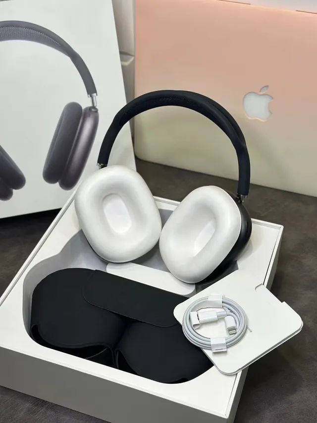 Apple AirPods Max White and Black Over-Ear Headphones 18