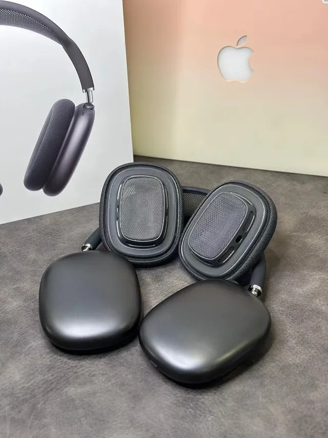 Apple AirPods Max White and Black Over-Ear Headphones 20