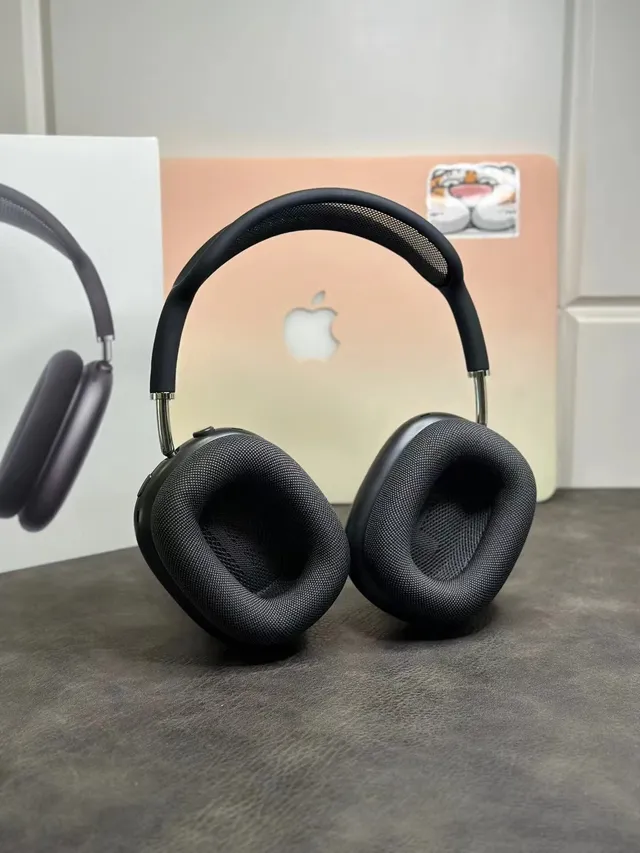 Apple AirPods Max White and Black Over-Ear Headphones 24