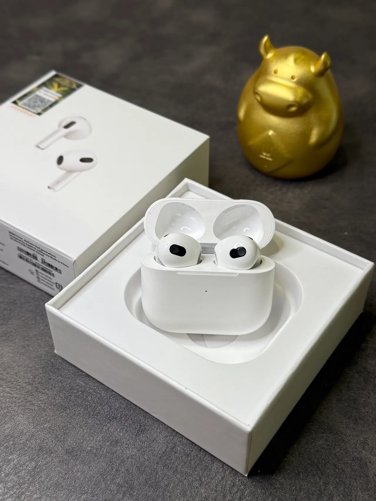 Apple AirPods Third Generation White TWS Earbuds 7