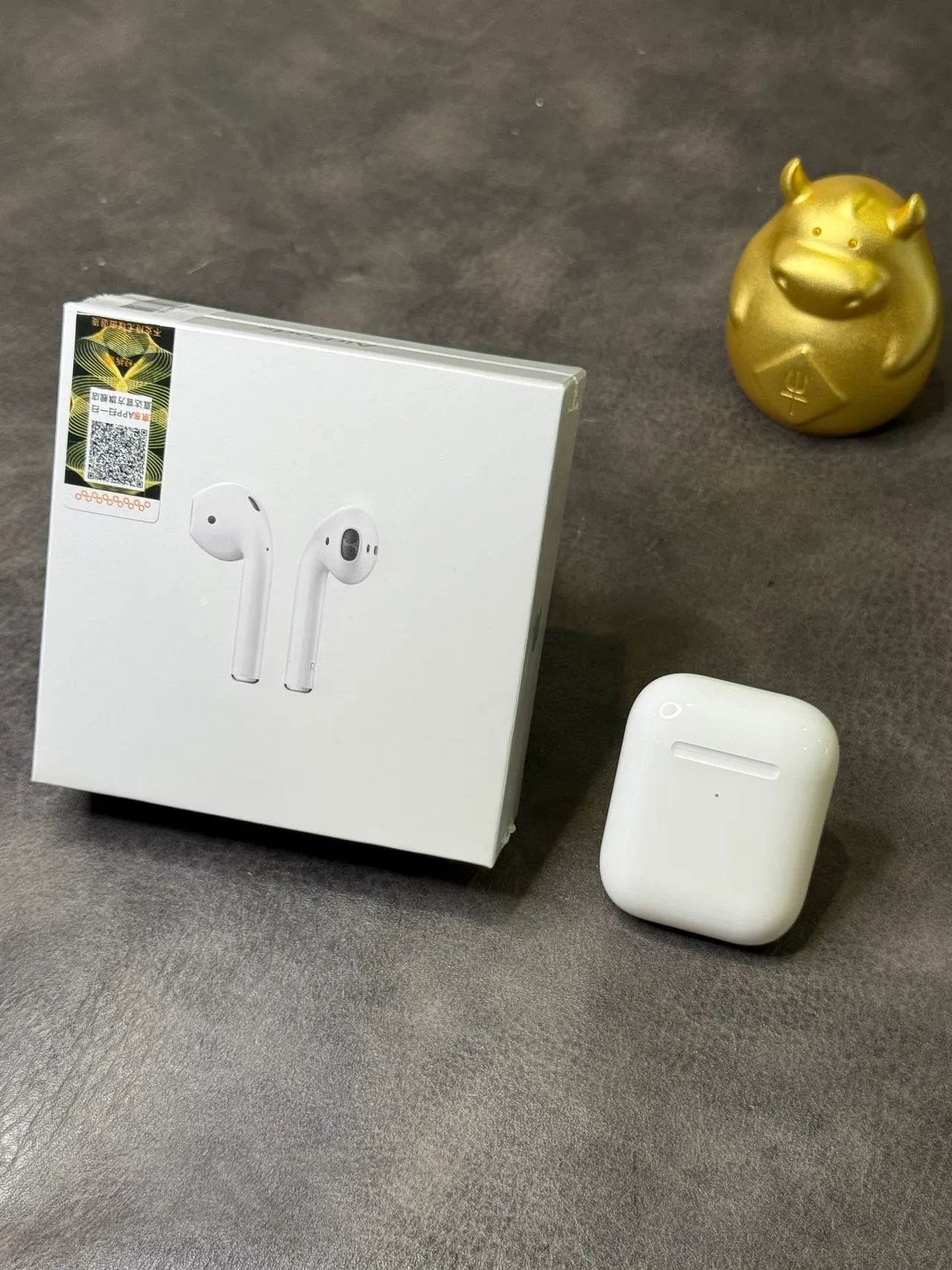 Apple AirPods White Stem-Style Open-Fit TWS Earbuds 4