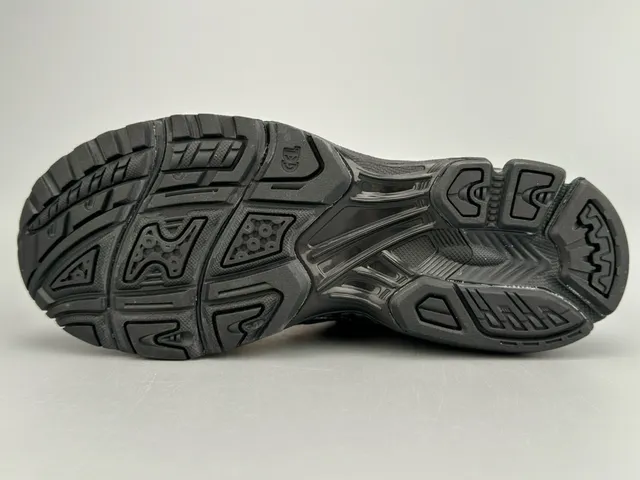 ASICS Gel-Nimbus Black Silver Running Shoes 6