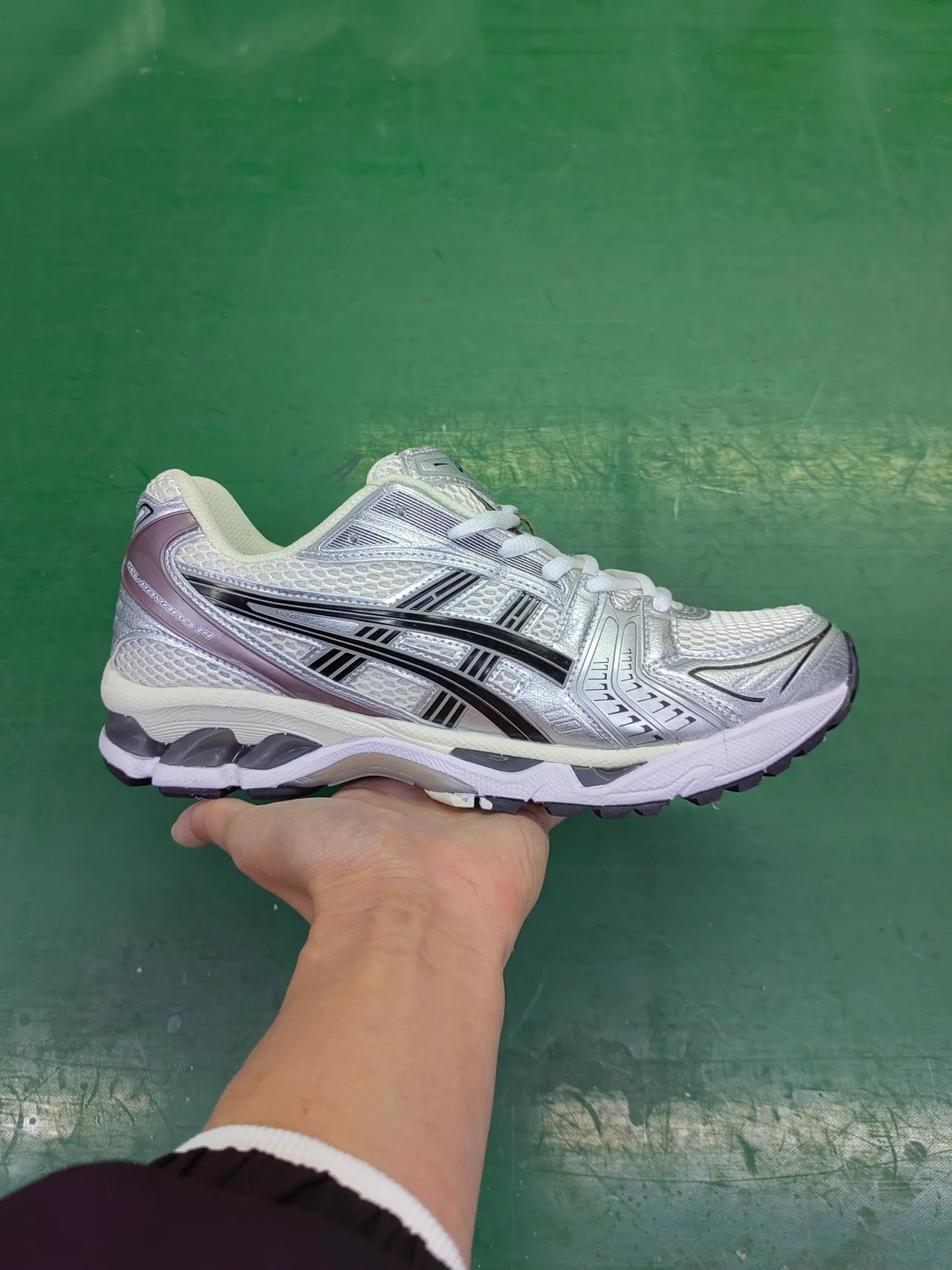 ASICS Silver Black Metallic Upper Tiger Stripe Overlay Running Shoes 2