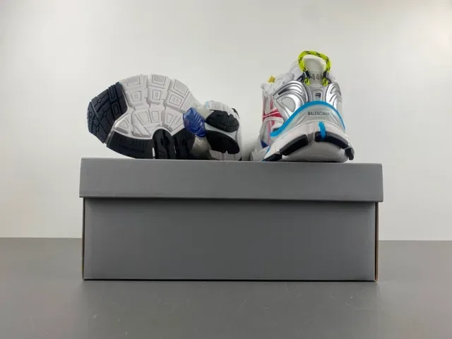 ASICS Sapatos de corrida brancos multicolor com midsole chunky em mesh e construção de overlay sintético 16
