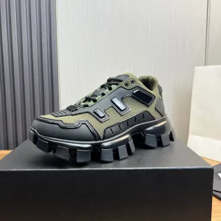 Balenciaga أحذية رياضية سميكة بلون أخضر عسكري، كعب أسود، outsole block-tread، سنيكرز سميكة