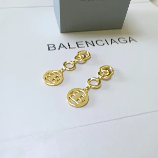 Balenciaga BB मفتاح ذهبي رمادي معدني شعار دائري تعويذة أقراط 5