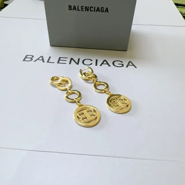 Balenciaga BB मفتاح ذهبي رمادي معدني شعار دائري تعويذة أقراط 6