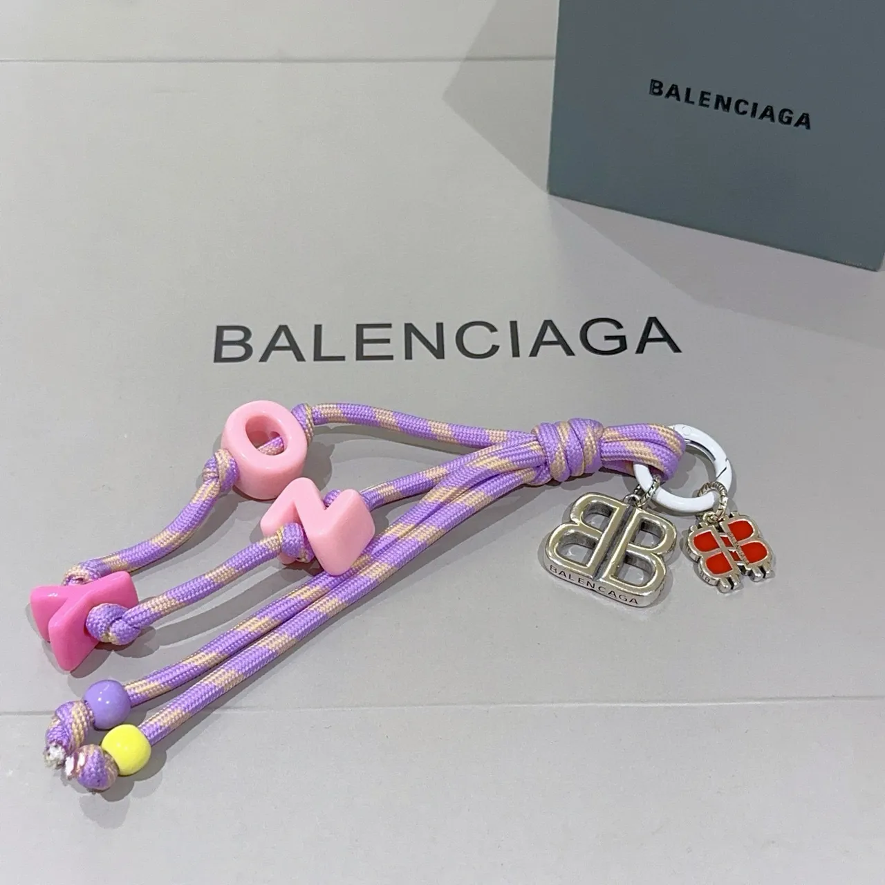 Balenciaga BB Logo Chaveiro Rosa Roxo Cordão de Nylon Trançado Berloques de Letras Plásticas Joias 3