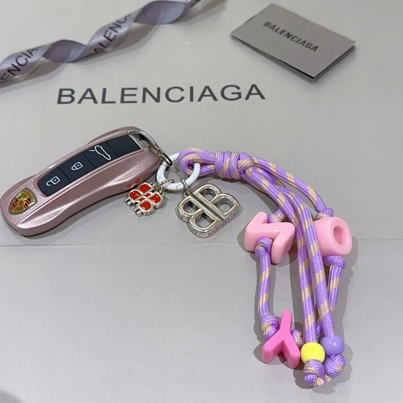 Balenciaga BB Logo Chaveiro Rosa Roxo Cordão de Nylon Trançado Berloques de Letras Plásticas Joias 6