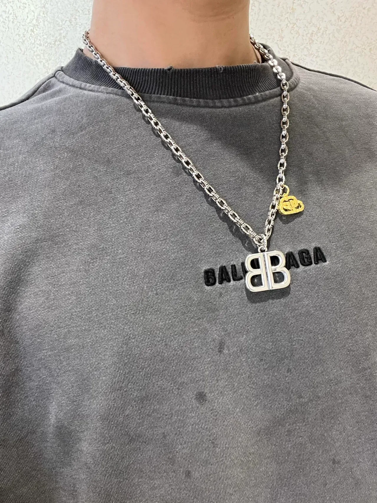 Colar Balenciaga BB Prata e Dourado Corrente com Logo Duplo-B 5