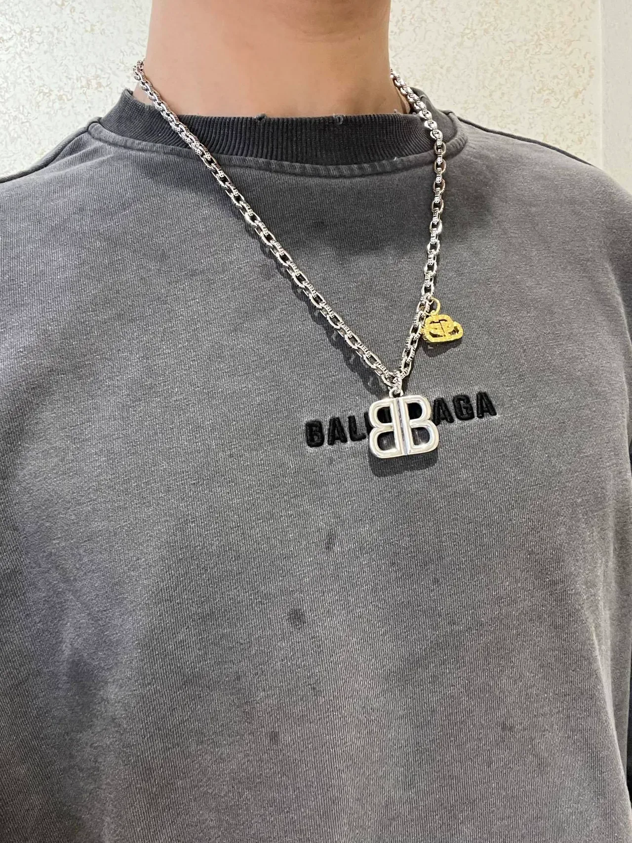 Colar Balenciaga BB Prata e Dourado Corrente com Logo Duplo-B 8
