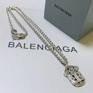 Balenciaga BB Shield فضي سلسلة كرب سميكة قلادة