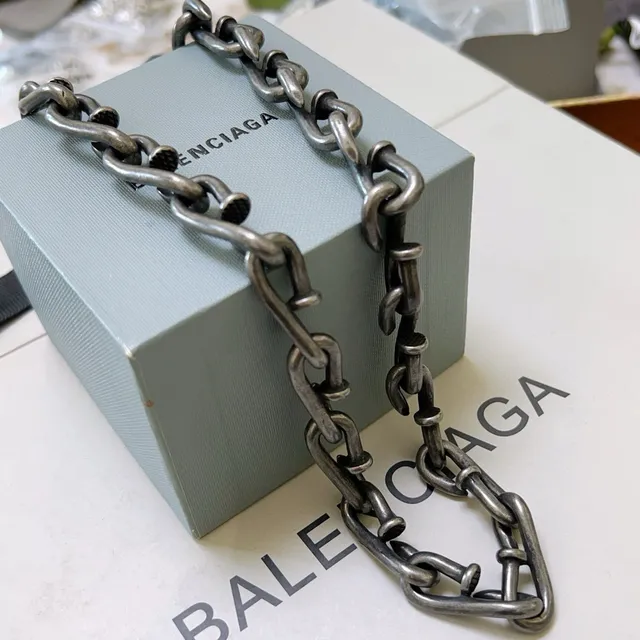 سلسلة Balenciaga قلادة غونميتال وصلة صناعية 3