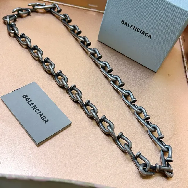 سلسلة Balenciaga قلادة غونميتال وصلة صناعية 9