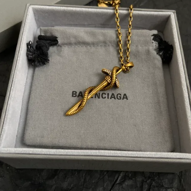 Balenciaga Pendentif Dague Chaîne Dorée Collier 3