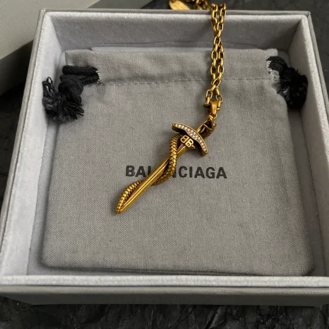 Balenciaga Pendentif Dague Chaîne Dorée Collier 4