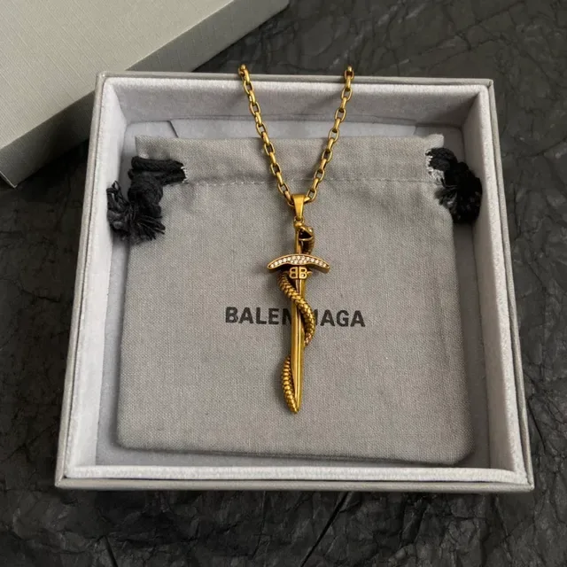 Balenciaga Pendentif Dague Chaîne Dorée Collier 5