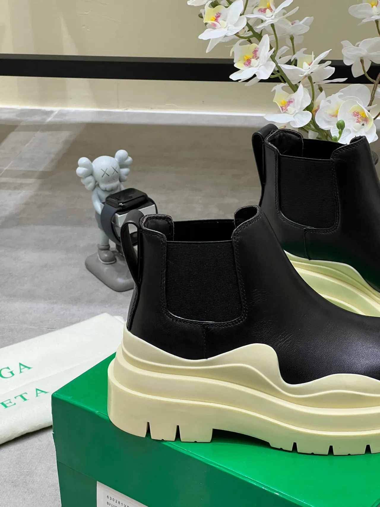 Balenciaga Le Cagole Black and Cream Chelsea Boots 3