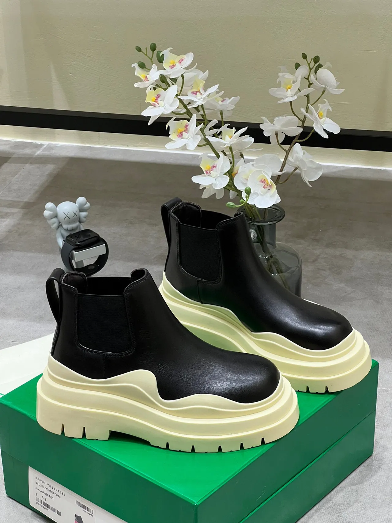 Balenciaga Le Cagole Black and Cream Chelsea Boots 5