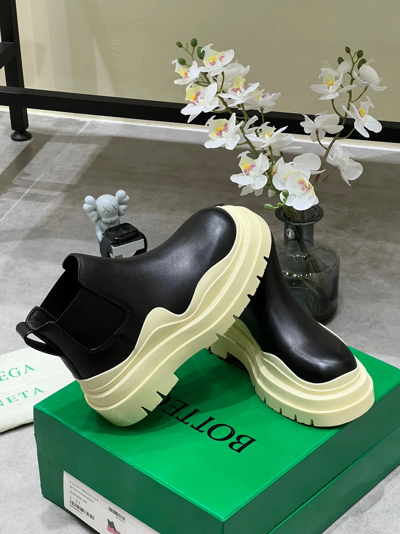 Balenciaga Le Cagole Black and Cream Chelsea Boots 6